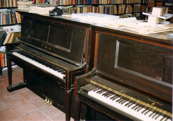 01Player Pianos