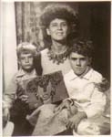 Conlon Nancarrows Frau Annette mit Charles und Luis